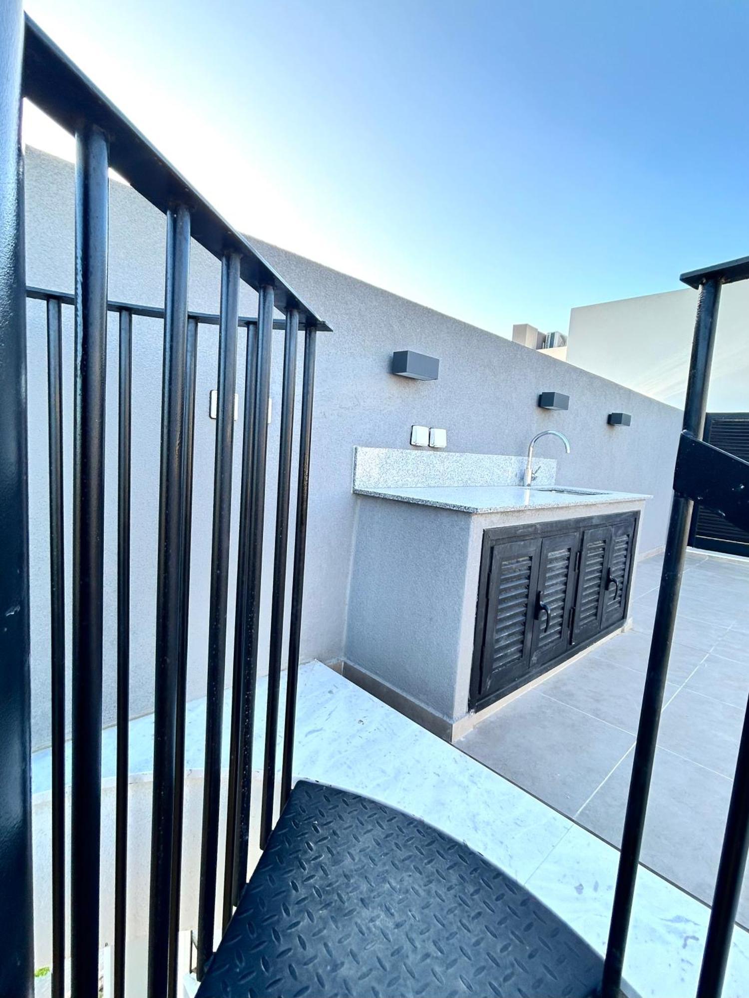Sunset Gardens - Holiday Apartments - By Tlv Living Лимасол Екстериор снимка