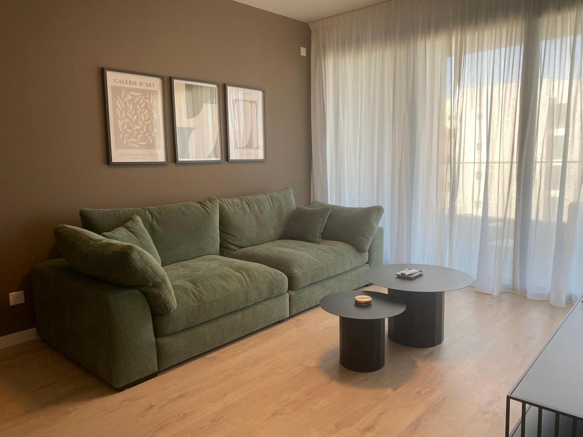 Sunset Gardens - Holiday Apartments - By Tlv Living Лимасол Стая снимка